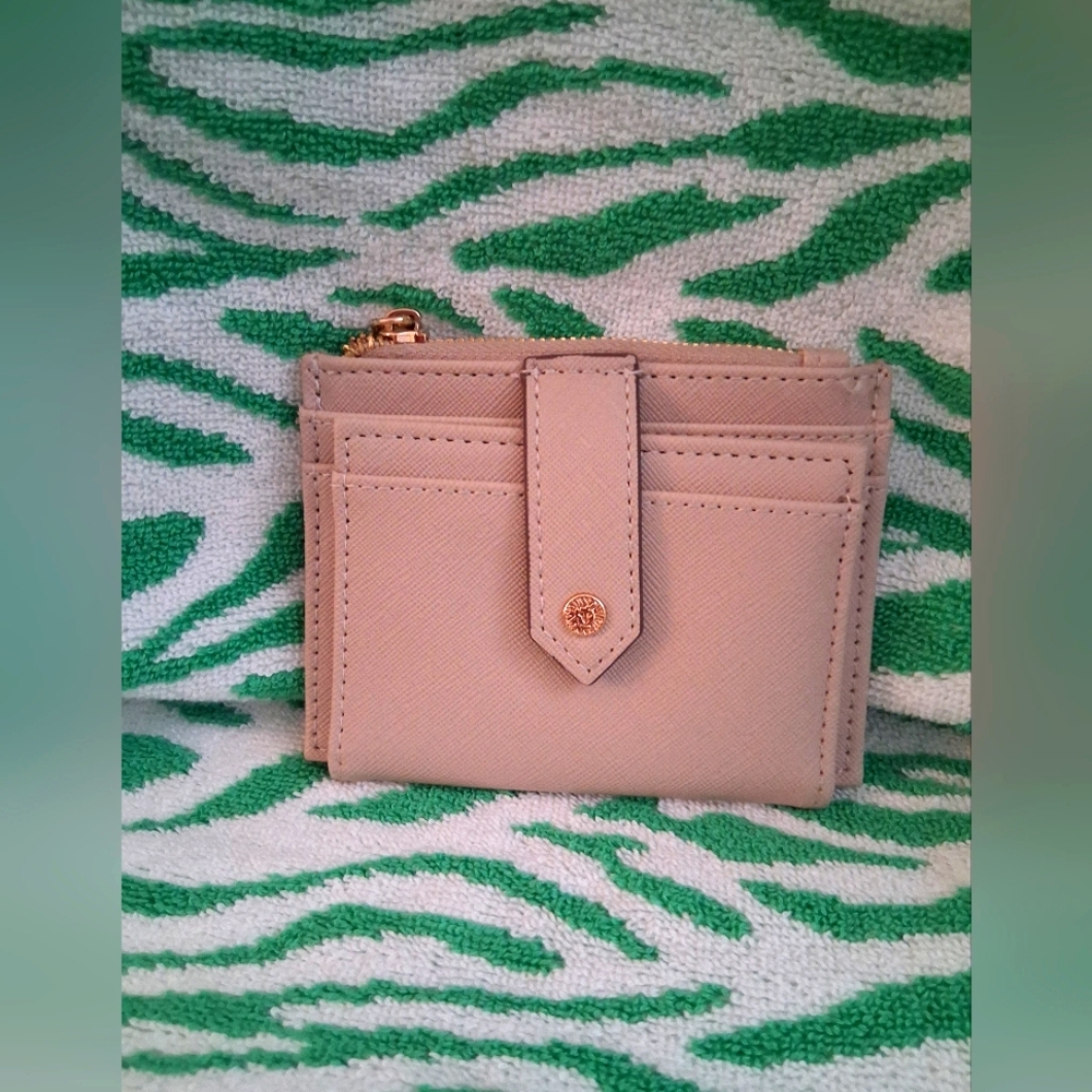 Elegant Cream Women's Card Wallet w ID Window